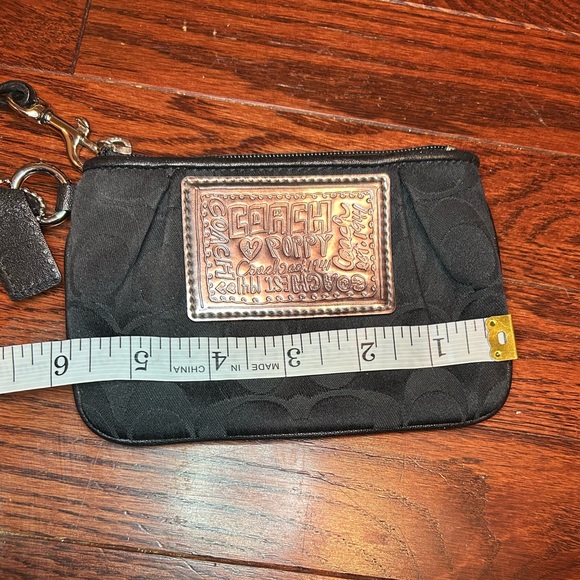EUC Coach Wristlet - Picture 5 of 7
